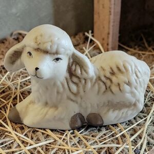Vtg Christmas Porcelain Nativity White Lamb Laying Down Figurine